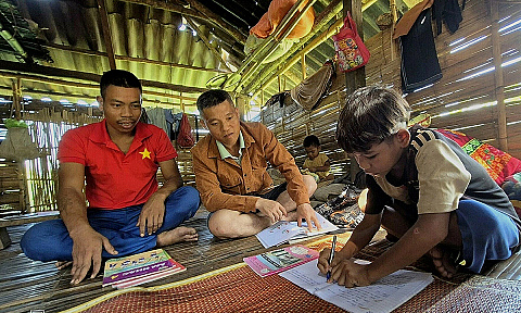 Hàng nghìn giáo viên hơn 10 năm chưa được trả phụ cấp