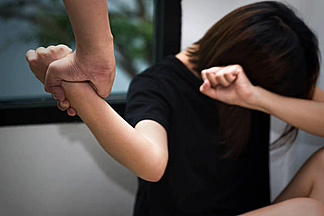 Người đàn ông bị phạt 10 triệu đồng vì bạo hành con ruột