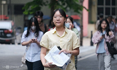 Đề các môn chuyên thi lớp 10 chuyên Khoa học Xã hội và Nhân văn