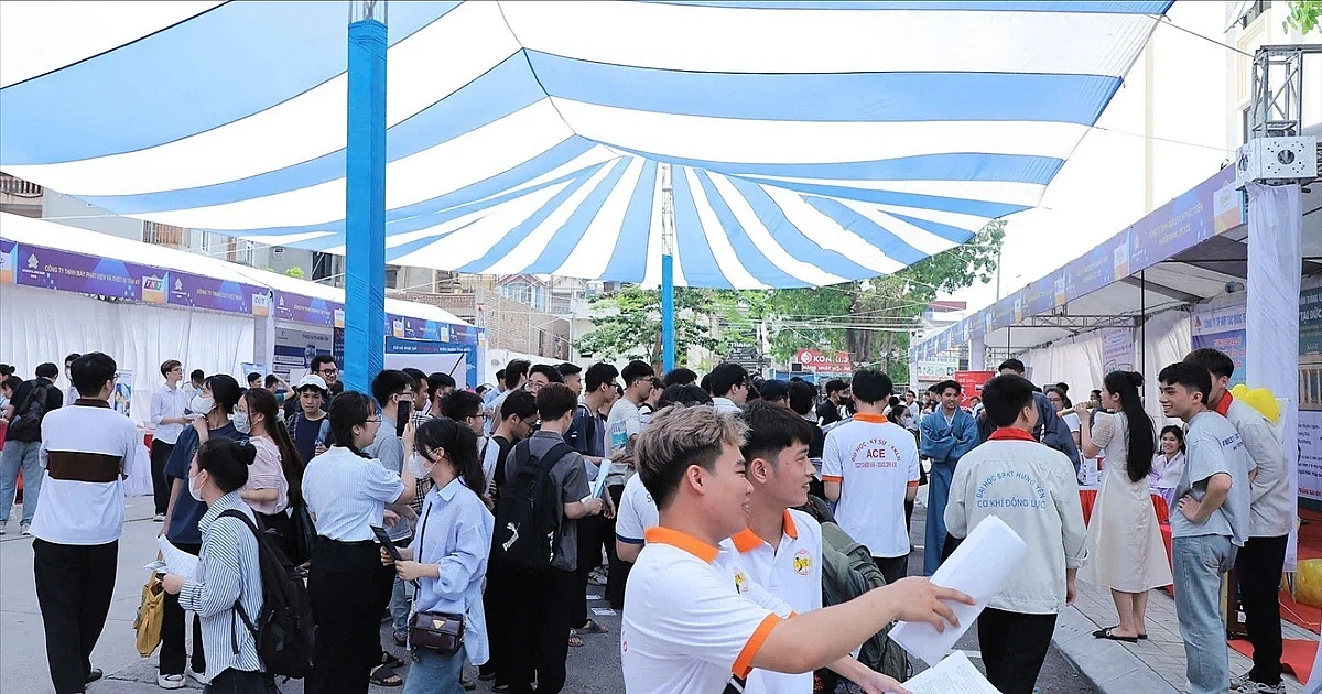 Đề xuất phạt tuyển vượt chỉ tiêu bằng đúng học phí thu được: Trường ĐH nói gì?