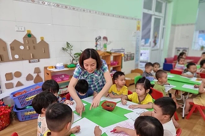 Dự kiến được hưởng phụ cấp ưu đãi 45-80%, thu nhập GV mầm non ra sao?