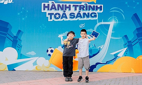 FPT Schools trao học bổng 'Hành trình tỏa sáng' đến 100% học phí