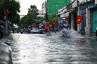 Hà Nội và nhiều nơi ở miền Bắc mưa rào, dông