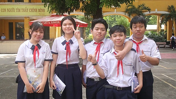 Hơn 76.000 thí sinh TPHCM làm thủ tục thi vào lớp 10