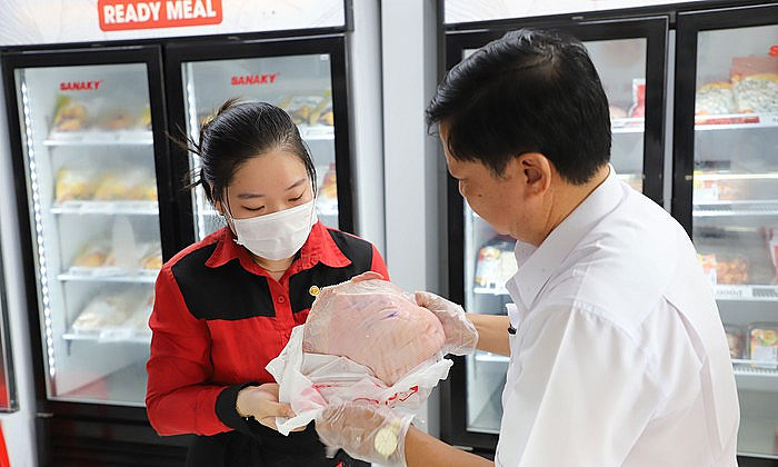 Người tố cáo C.P. bán thịt bẩn: 'Tôi nói lên sự thật, không hối hận'