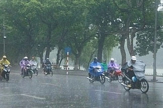 Nhiều nơi ở miền Bắc và miền Trung mưa rất to do ảnh hưởng không khí lạnh