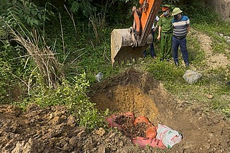Phát hiện kho chứa 4 tạ mỡ động vật bốc mùi hôi thối