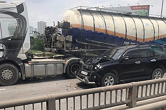 Tai nạn liên hoàn giữa 5 ô tô trên đường Vành đai 3