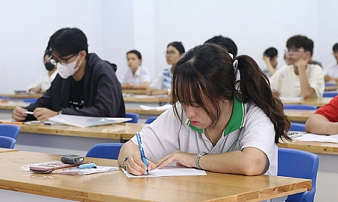 Thí sinh kêu mất 30 phút thi đánh giá năng lực vì giám thị