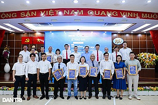 Trao giải cuộc thi ảnh kỷ niệm 50 năm ngành điện lực miền Nam